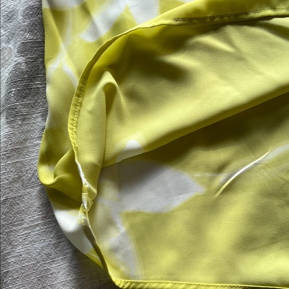 Calvin Klein Lemon Yellow Sleeveless Pleated Blouse with Mandarin Collar - Picture 7 of 11